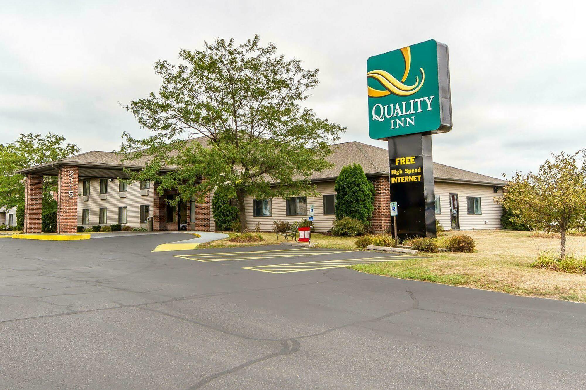 Americinn By Wyndham Reedsburg Exterior foto